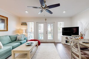 Televisión, reproductor de DVD, videoteca