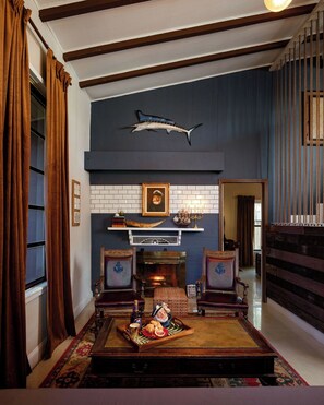 Interior - 5 bed/ 3 bath, 3 king/ 10 twin beds, home + guesthouse, 2 kitchens/ living rooms (Fort Lauderdale)