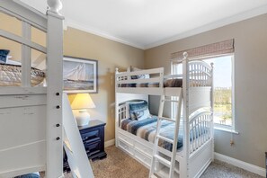 4 bedrooms, iron/ironing board, Internet, bed sheets