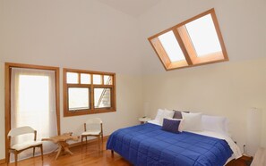 3 bedrooms, desk, iron/ironing board, travel crib