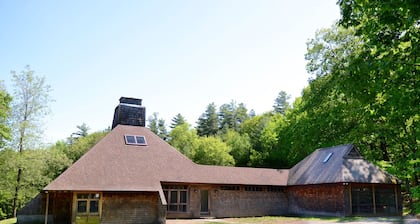 UNIQUE! 40 Pvt. Ac. Fireplace, Grill, Enclosed Heated Pool & Hot Tub