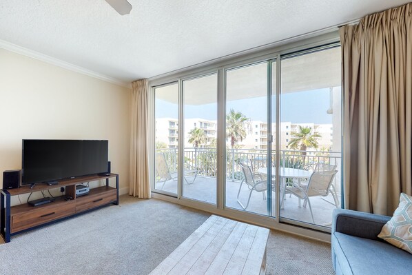 Televisión, reproductor de DVD y videoteca 