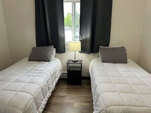 2 habitaciones, tabla de planchar con plancha, wifi y ropa de cama