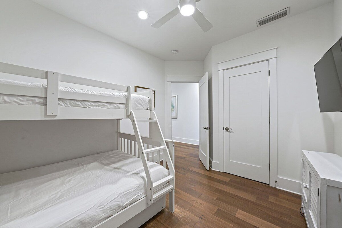 Photo 34 of Esmeralda- Pet-Friendly Beachfront with Ocean Views, Rooftop Private Pool & Theater