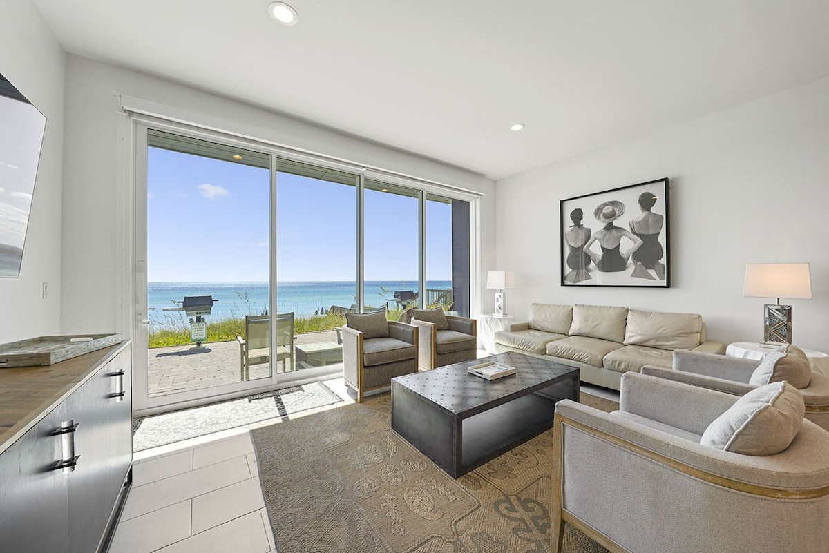 Esmeralda- Pet-Friendly Beachfront with Ocean Views, Rooftop Private Pool & Theater