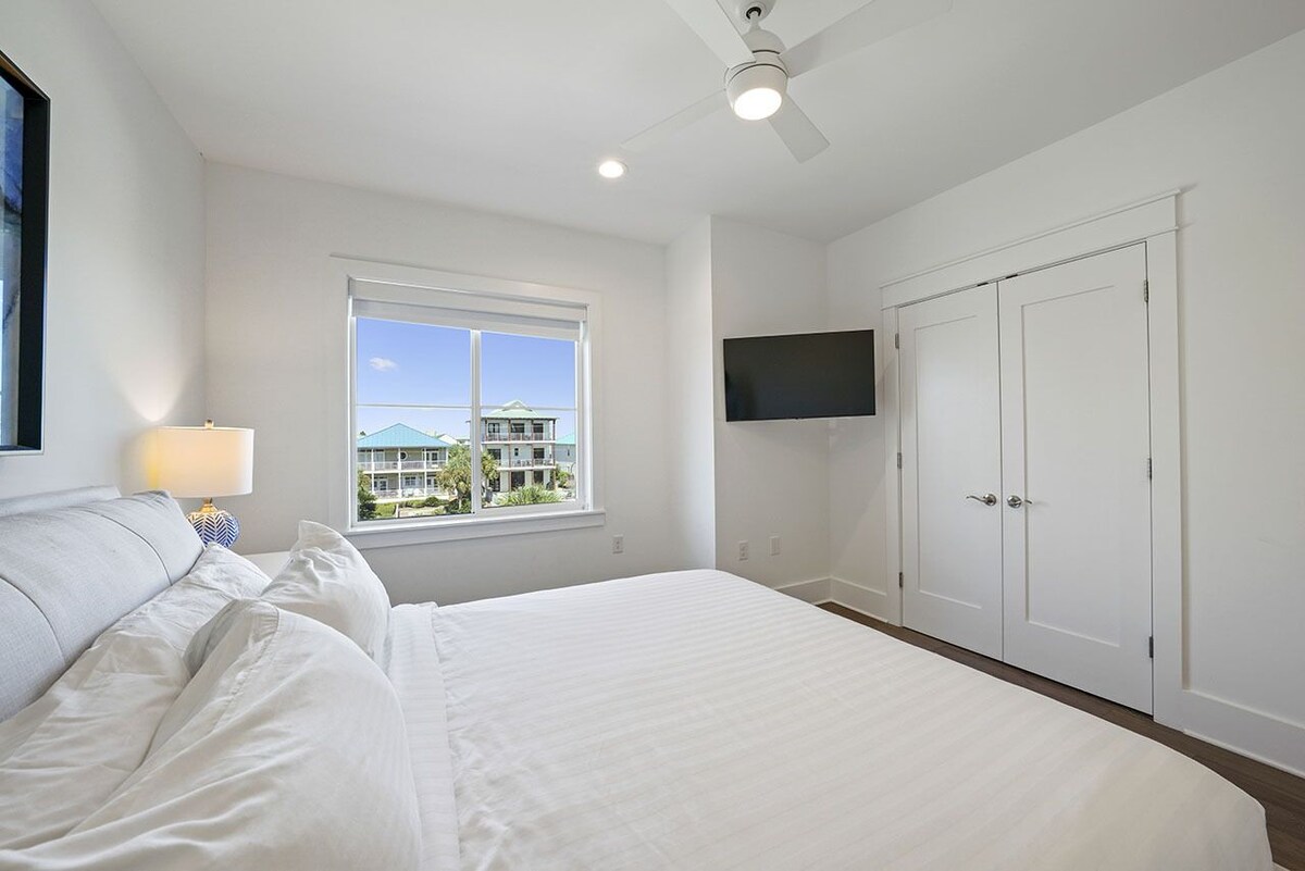 Photo 28 of Esmeralda- Pet-Friendly Beachfront with Ocean Views, Rooftop Private Pool & Theater