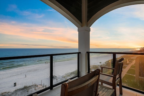 Crystal Clear - Beach Front Property with Private Pool Area, Rooftop Deck & Theater