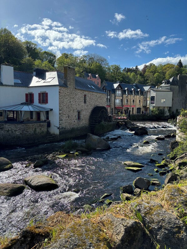 Exterior - JOLIE MAISON BLEUE In the center of pont aven near shops and museum (Pont-Aven)