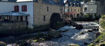 JOLIE MAISON BLEUE In the center of pont aven near shops and museum 