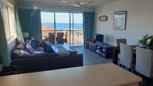 Solaris Court U5 Steps To Kings Beach Ocean Views