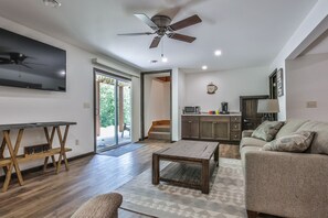 Smart TV, foosball - God’s Country Minocqua, Wi. - “Up North” @ Back Bay Cabins on Lake Shishebogama (Minocqua)