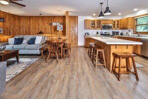 Interior - God’s Country Minocqua, Wi. - “Up North” @ Back Bay Cabins on Lake Shishebogama (Minocqua)