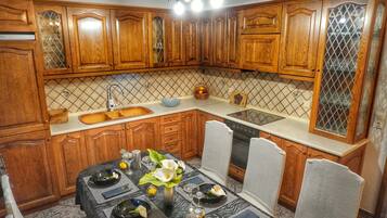 Fridge, microwave, oven, coffee/tea maker