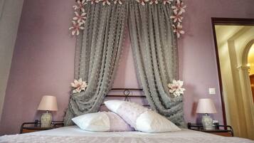 4 bedrooms, iron/ironing board, free WiFi, bed sheets