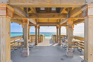 Terrace/patio - Ocean Stars & Stripes @ Amalfi | Gulf Views | Beach Access | Pool | Free Fun Pass! (Miramar Beach)