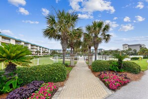 Property grounds - Ocean Stars & Stripes @ Amalfi | Gulf Views | Beach Access | Pool | Free Fun Pass! (Miramar Beach)