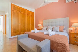 4 bedrooms, desk, iron/ironing board, WiFi