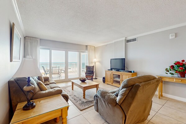 TV, DVD player, video library - Gorgeous Oceanfront condo with washer/dryer, Gulf-front balcony & pool/hot tub (Perdido Key)