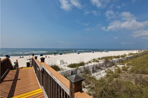 On the beach - Gorgeous Oceanfront condo with washer/dryer, Gulf-front balcony & pool/hot tub (Perdido Key)