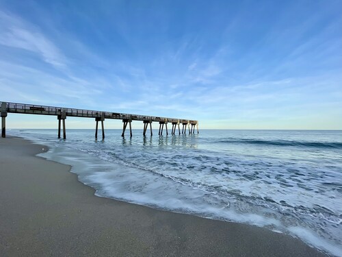 Ocean Drive Oasis in Vero Beach - 2br/2ba  - mere steps to everything!!!