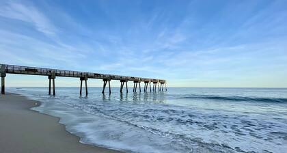 Ocean Drive Oasis in Vero Beach - 2br/2ba - mere steps to everything!!!