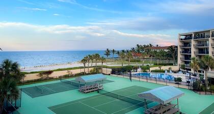 Ocean Drive Oasis in Vero Beach - 2br/2ba - mere steps to everything!!!