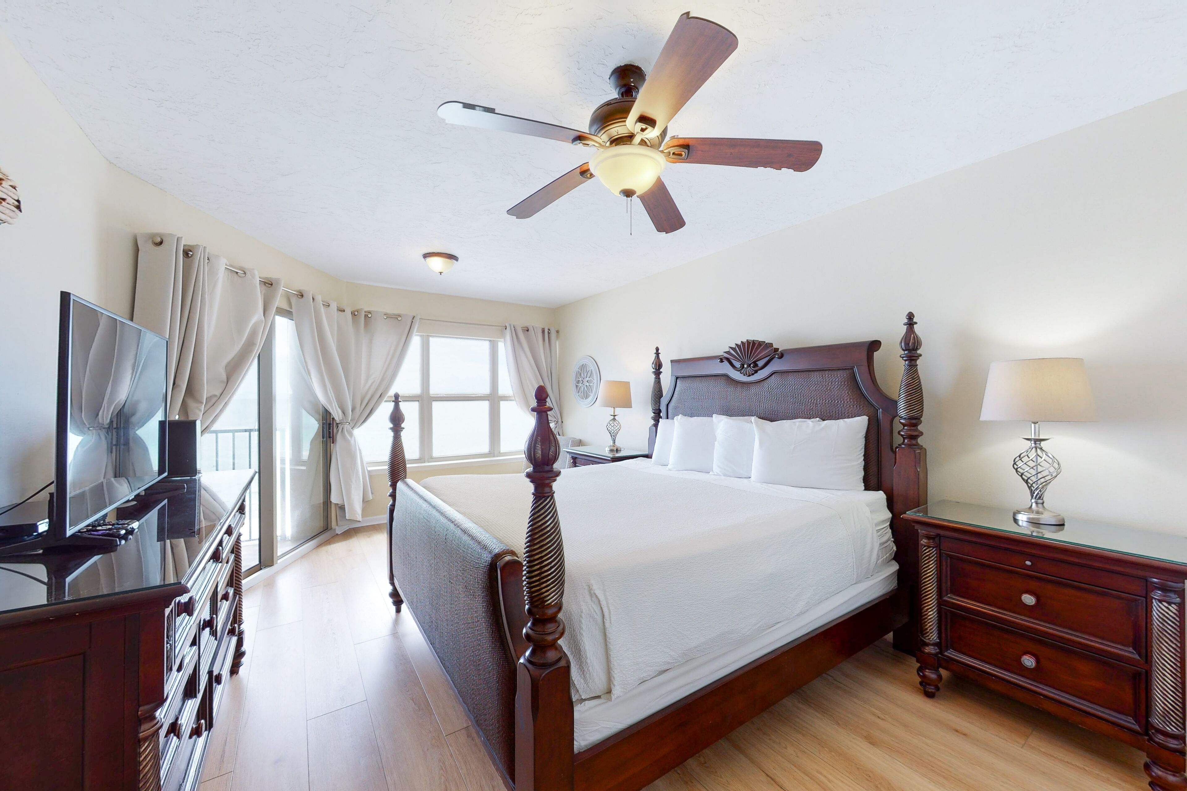 2 soverom, strykejern/-brett, internettilgang og sengetøy