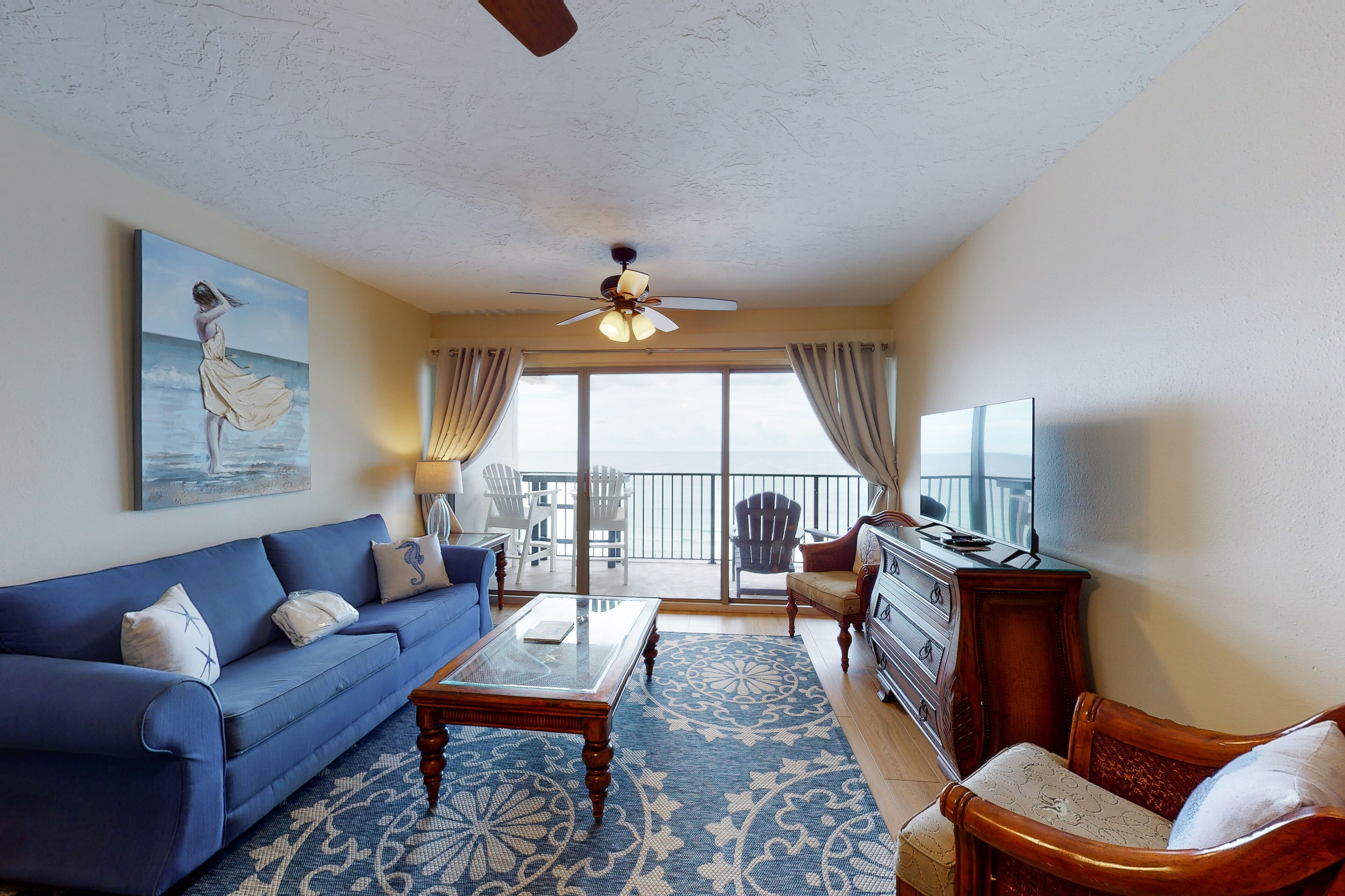 Gulf Front condo with community pool & free WiFi