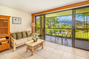 TV - Couples Studio 1205, Mt View, Kitchenette, Washer Dryer, Add'l Resort Fees (Princeville)
