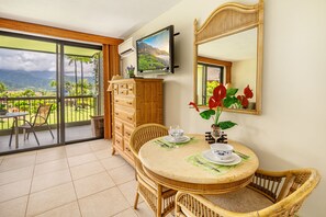 Dining - Couples Studio 1205, Mt View, Kitchenette, Washer Dryer, Add'l Resort Fees (Princeville)