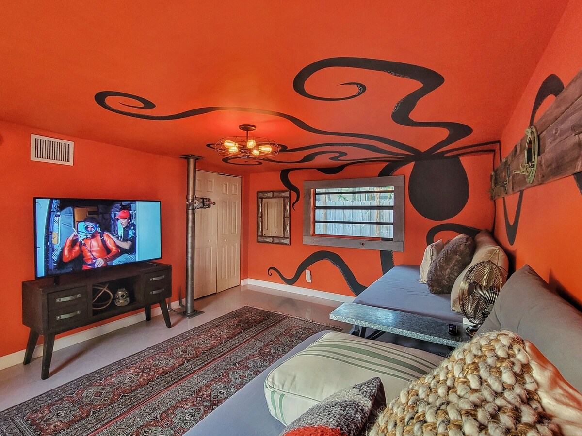 • The Captain's Landing • 4 bedroom - 2 bathroom - soaking tub - adventure home