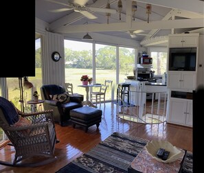 Smart TV, fireplace, offices - Stunning Direct Calibogue Sound Views From this Peninsula Sealoft on Deer Island (Hilton Head Island)