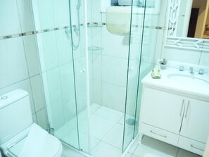 Dusche, Haartrockner, Bademäntel, Handtücher