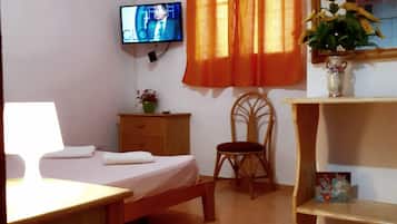 Traditional Apartment | 1 bedroom, blackout curtains, iron/ironing board, free WiFi