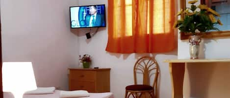 Traditional Apartment | Blackout drapes, iron/ironing board, free WiFi, bed sheets