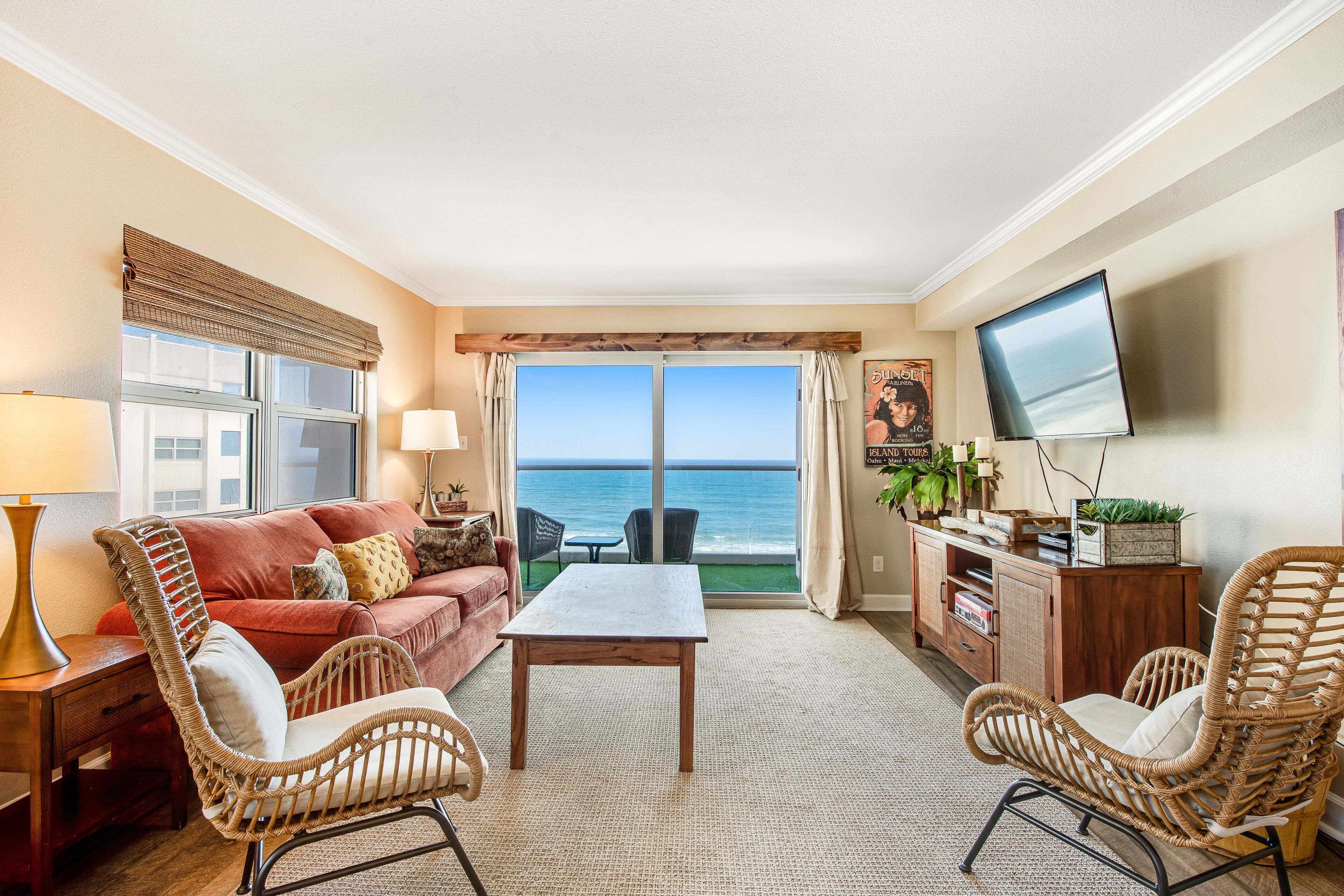 7th-floor, Gulf-front condo on Pensacola Beach with on-site pool & full kitchen