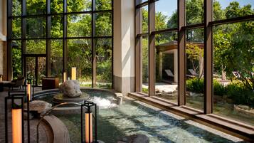 Suối nước nóng