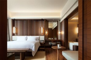 Premier Studio Suite | Courtyard - New World Qingyuan (Qingyuan)