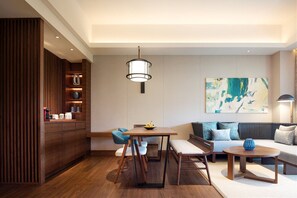 Free minibar, in-room safe, desk, blackout drapes