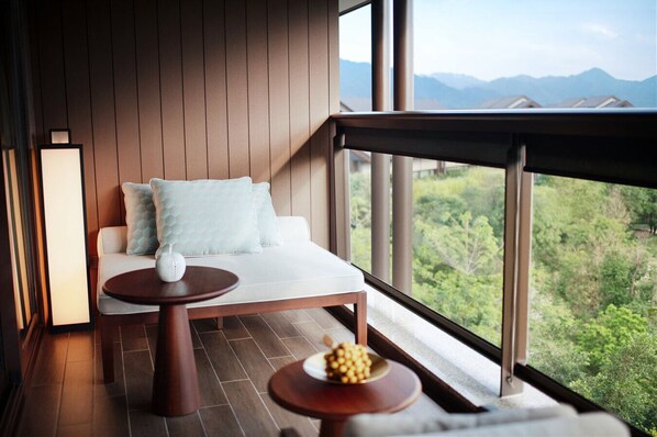 Free minibar, in-room safe, desk, blackout drapes