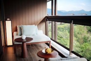 Free minibar, in-room safe, desk, blackout drapes - New World Qingyuan (Qingyuan)