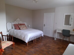 1 bedroom, travel cot, free WiFi, bed sheets