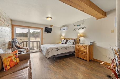 1 bedroom, free WiFi, bed sheets. Ghost Canyon Getaway Unit #3