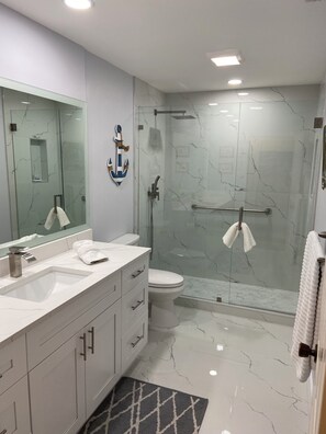 Hair dryer, towels, soap, toilet paper - ~ Spacious Waterfront 4 Bedroom with Large Heated SW facing pool ~ (Marco Island)