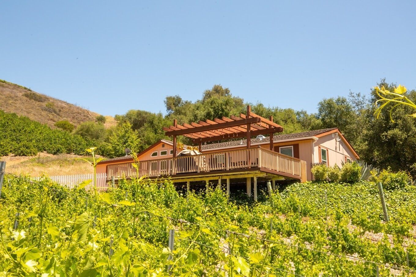 Temecula Orchard Villa in Wine County with hiking trails & fruit picking