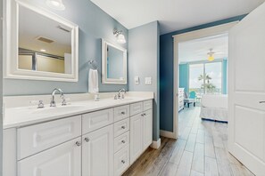 2 عدّة غرف نوم ومكواة/لوح كي وخدمة الإنترنت وملاءات أسرّة