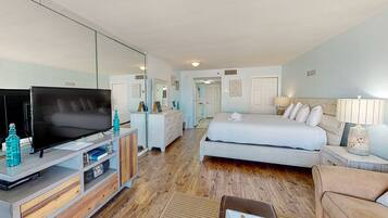 Een strijkplank/strijkijzer, wifi, beddengoed