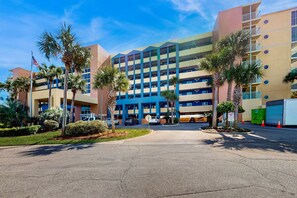 Exterior - 5th Floor Condo w/ Steps From The Gulf, Restaurants Minutes Away (Fort Walton Beach)