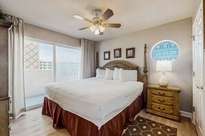 2 bedrooms, iron/ironing board, internet, bed sheets - 5th Floor Condo w/ Steps From The Gulf, Restaurants Minutes Away (Fort Walton Beach)