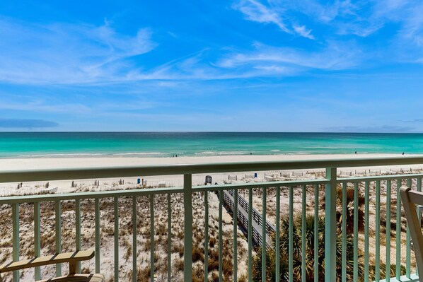 On the beach - 5th Floor Condo w/ Steps From The Gulf, Restaurants Minutes Away (Fort Walton Beach)
